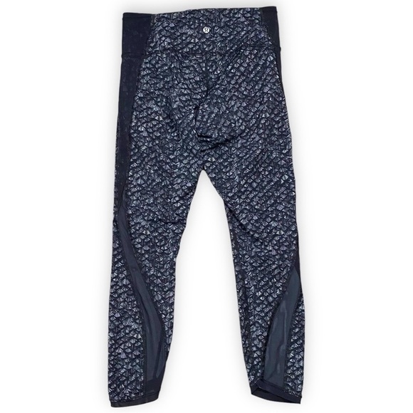 Lululemon Featherlight Tight - Size 8 - Picture 3 of 11